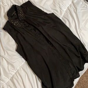 Blouse tank with metal detail collar